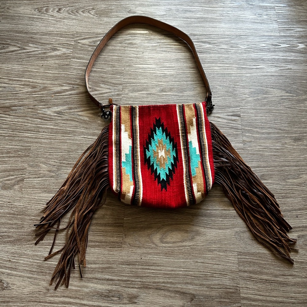 I’m selling a American darling saddle blanket purse! Only used a couple of times